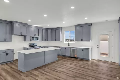 Kitchen - 520 E 450 N, Delta, UT 84624 photo 2 of 4