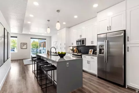 Kitchen - 32 W 400 S, Bountiful, UT 84010 photo 4 of 6