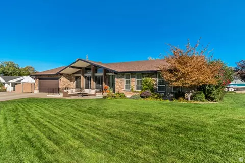 2415 E Arnett Dr S, Millcreek, UT 84109