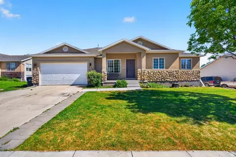 172 W Aruba Dr, Saratoga Springs, UT 84045
