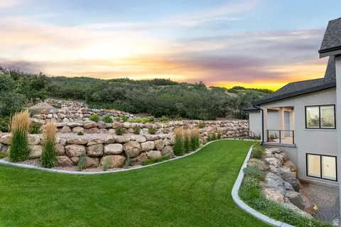 Exterior - 3532 S Mapleton Estates Dr, Mapleton, UT 84664 photo 7 of 10