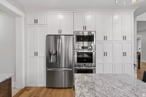 Kitchen - 3532 S Mapleton Estates Dr, Mapleton, UT 84664 photo 7 of 11