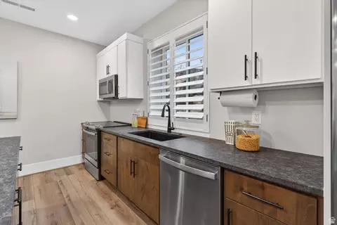 Kitchen - 3532 S Mapleton Estates Dr, Mapleton, UT 84664 photo 11 of 11