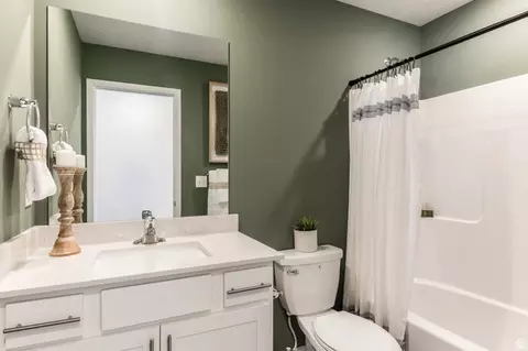 Bath - 2047 E Swallow Dr #4067, Eagle Mountain, UT 84005 photo 1 of 2