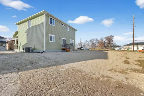 Exterior - 5767 S Tripp Ln W, Murray, UT 84123 photo 4 of 6
