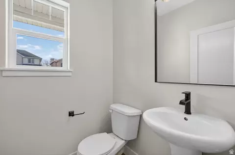 Bath - 5776 S Tripp Ln W, Murray, UT 84123 photo 1 of 7
