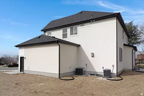 Exterior - 295 E 2050 S #1, Bountiful, UT 84010 photo 6 of 8