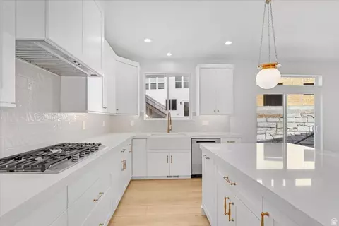 Kitchen - 295 E 2050 S #1, Bountiful, UT 84010 photo 3 of 9