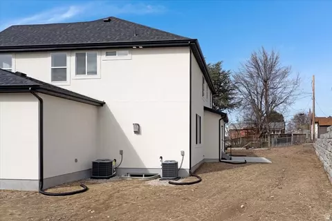Exterior - 295 E 2050 S #1, Bountiful, UT 84010 photo 5 of 8