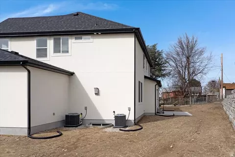 Exterior - 295 E 2050 S #1, Bountiful, UT 84010 photo 7 of 8