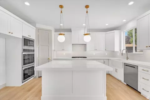 Kitchen - 295 E 2050 S #1, Bountiful, UT 84010 photo 5 of 9