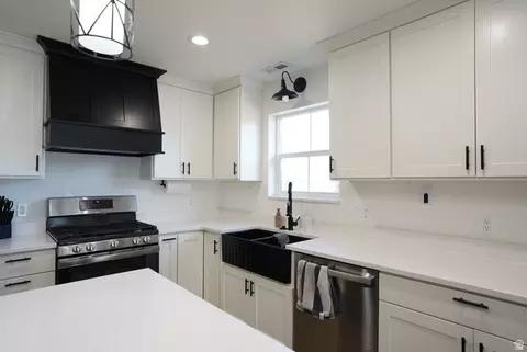 Kitchen - 35 E 500 S, Mount Pleasant, UT 84647 photo 4 of 7