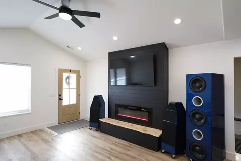 Living - 35 E 500 S, Mount Pleasant, UT 84647 photo 2 of 2