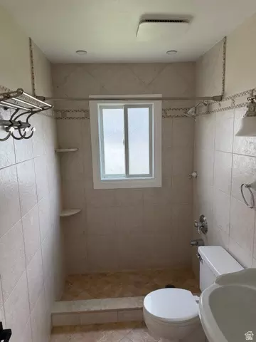 Bath - 874 E Gregson Ave, Millcreek, UT 84106 photo 3 of 4