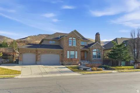 843 N Eaglepointe Dr E, North Salt Lake, UT 84054