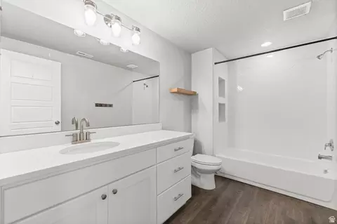 Bath - 943 S 2150 W, Orem, UT 84058 photo 5 of 5