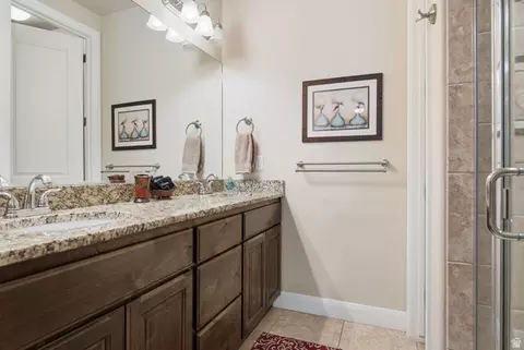 Bath - 4269 E Razor Dr, Washington, UT 84780 photo 1 of 3