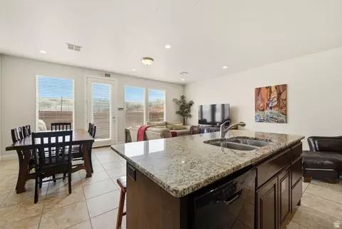 Kitchen - 4269 E Razor Dr, Washington, UT 84780 photo 3 of 4