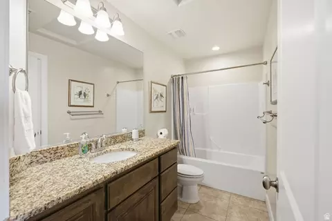 Bath - 4269 E Razor Dr, Washington, UT 84780 photo 3 of 3