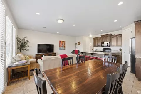 Dining - 4269 E Razor Dr, Washington, UT 84780 photo 1 of 2