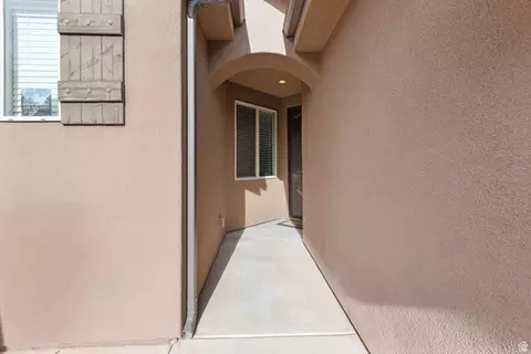 Entry Way - 4269 E Razor Dr, Washington, UT 84780 photo 7 of 8