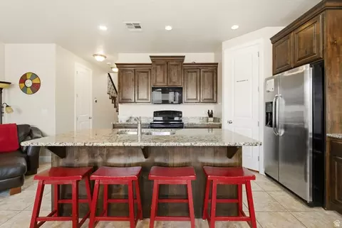 Kitchen - 4269 E Razor Dr, Washington, UT 84780 photo 2 of 4