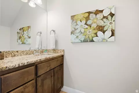 Bath - 4269 E Razor Dr, Washington, UT 84780 photo 2 of 3