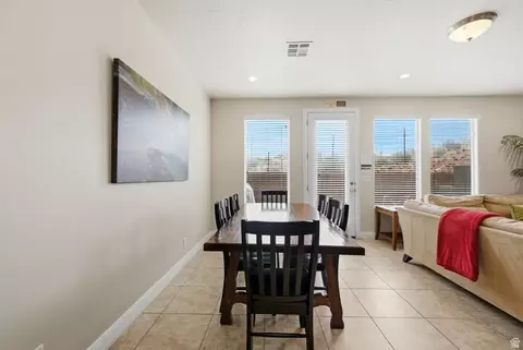 Dining - 4269 E Razor Dr, Washington, UT 84780 photo 2 of 2