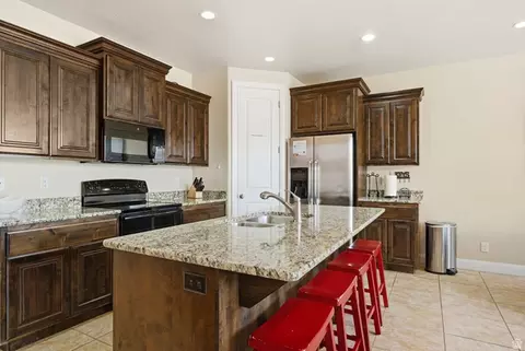 Kitchen - 4269 E Razor Dr, Washington, UT 84780 photo 4 of 4