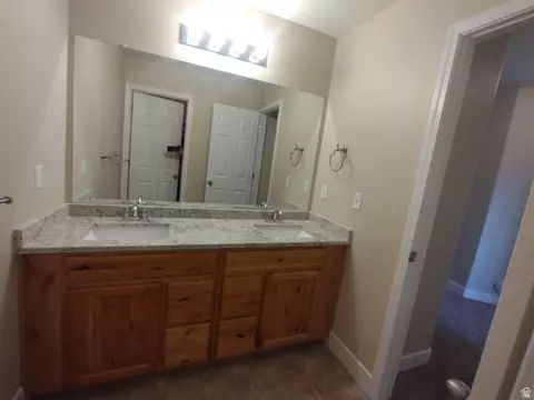 Bath - 3315 E Appaloosa Way, Eagle Mountain, UT 84005 photo 4 of 4