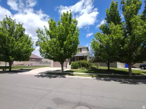 Exterior - 3315 E Appaloosa Way, Eagle Mountain, UT 84005 photo 9 of 11