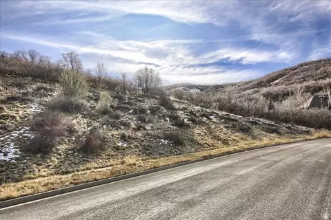 4031 Mountain Oaks Dr #308, Bountiful, UT 84010 photo 3
