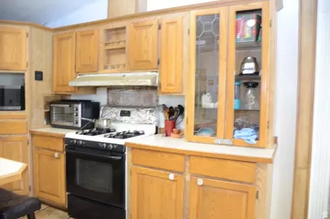 Kitchen - 645 N 600 E, Hyrum, UT 84319 photo 2 of 2