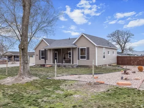 8187 N Mountain View Rd, Lake Point, UT 84074