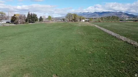 1098 W Samaria Ln W, Malad City, ID 83252