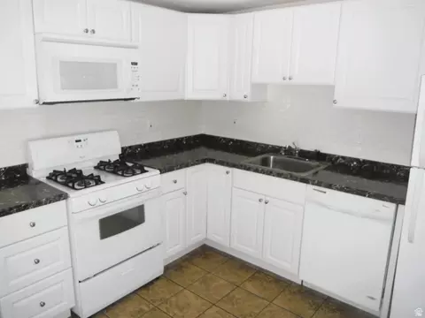 Kitchen - 51 S 400 E, Clearfield, UT 84015 photo 2 of 3