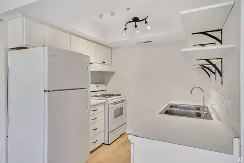 Kitchen - 875 E Arrowhead Ln S # 46, Murray, UT 84107 photo 2 of 2