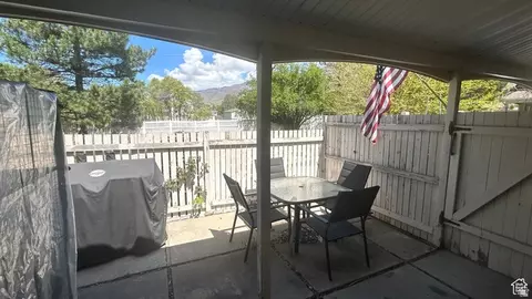 Exterior - 271 Brookfield Ln, Centerville, UT 84014 photo 2 of 3