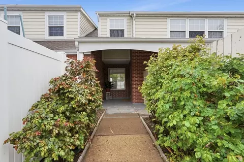 271 Brookfield Ln, Centerville, UT 84014