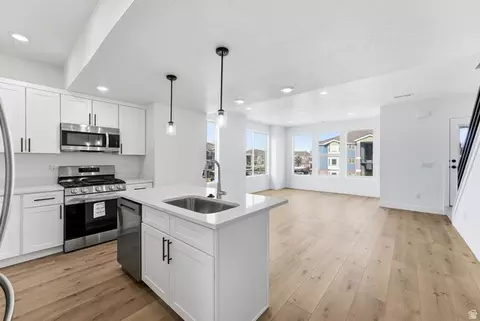 132 E Chambord Ct S, Sandy, UT 84070