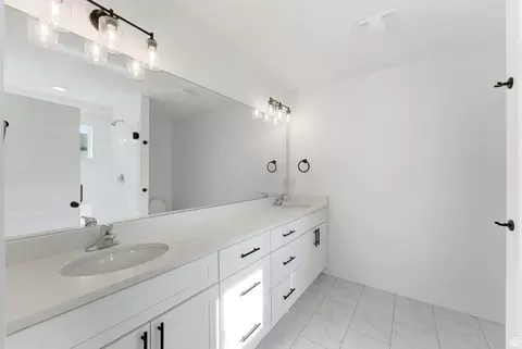 Bath - 136 E Chambord Ct S, Sandy, UT 84070 photo 4 of 5
