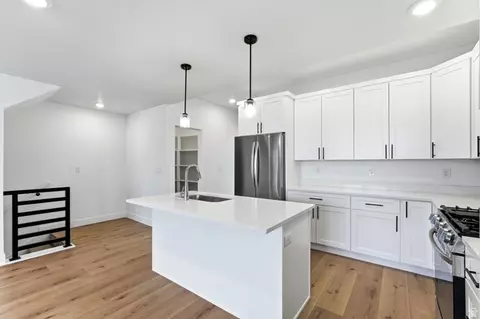 Kitchen - 138 E Chambord Ct S, Sandy, UT 84070 photo 4 of 5