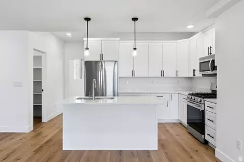 Kitchen - 138 E Chambord Ct S, Sandy, UT 84070 photo 3 of 5