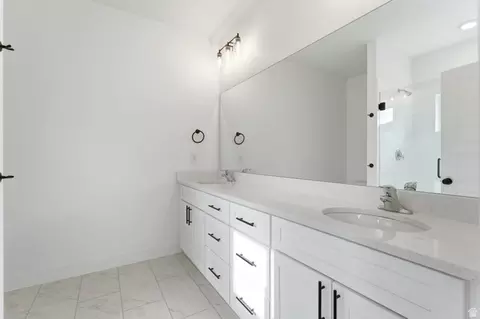 Bath - 144 E Chambord Ct S, Sandy, UT 84070 photo 3 of 4