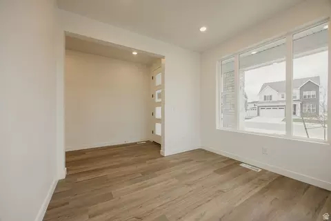 Living - 2989 N Lone Pine St #633, Eagle Mountain, UT 84005 photo 2 of 4