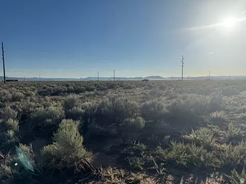 2341 E Castle Ave, Beryl, UT 84714 photo 2