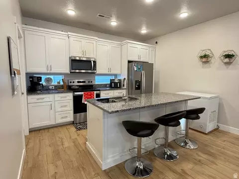 Kitchen - 462 E 625 S, Clearfield, UT 84015 photo 2 of 2