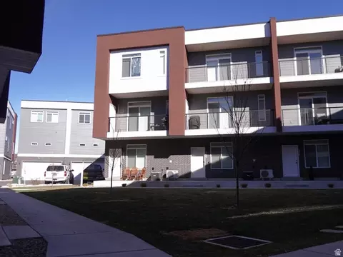Exterior - 462 E 625 S, Clearfield, UT 84015 photo 2 of 3