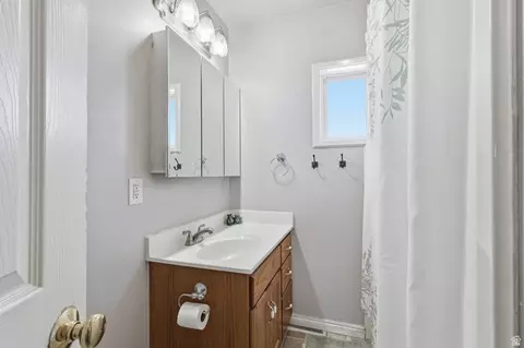 Bath - 454 N 400 E, Logan, UT 84321 photo 1 of 1