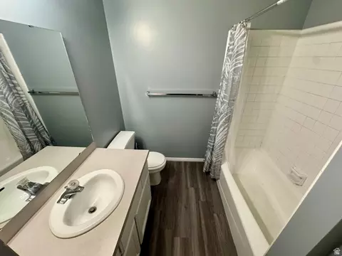 Bath - 1266 S 950 E, Ogden, UT 84404 photo 2 of 3